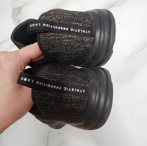 APL Techloom Pro Sneaker Black Gold Metalic Size 8 - Picture 5 of 8